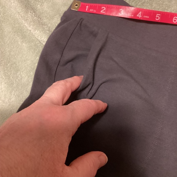 Torrid grey leggings, with pockets, size 2, NWOT - Picture 5 of 5